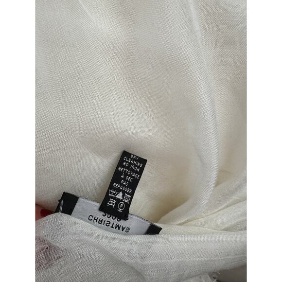 CHANEL Christmas 2009 White LARGE Scarf Cashmere CC Logo Embroidered Around Neck - Picture 9 of 9